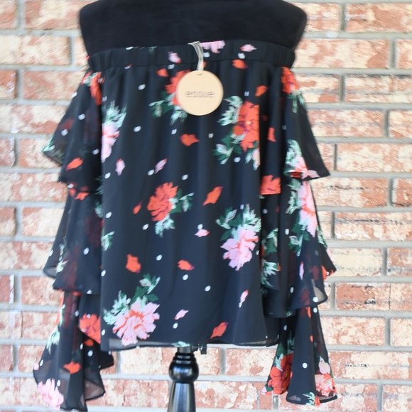 ESSUE Off Shoulder Top - Picture 6 of 7